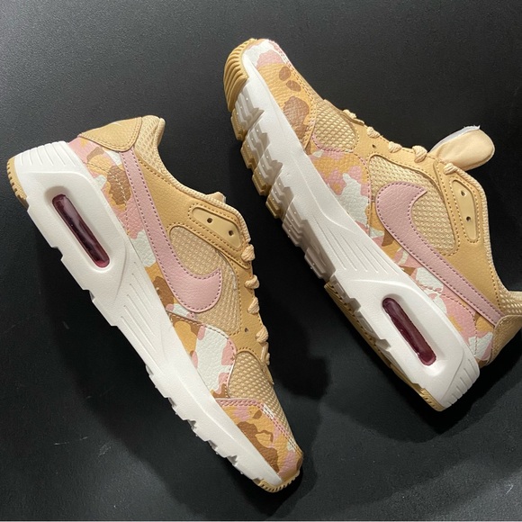 New Nike Air Max Sneakers - Picture 2 of 6